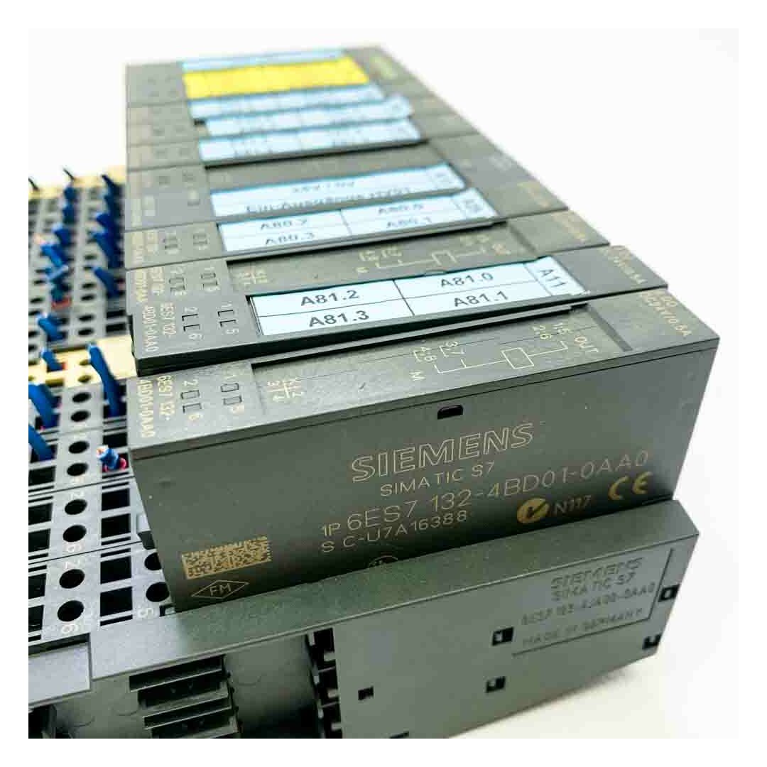 Siemens 2x 6ES7 138-4CA01-0AA0+ 6ES7 138-4FA04-0AB0+ 3x 6ES7  131-4BD01-0AA0+ 6ES7 131-4BD00-0AA0+ 4x 6ES7 132-4BD01-0AA0 DC24V Simatic S7